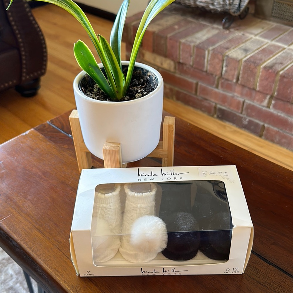 NWT: 2 Pair Baby Socks Set 0-12 Months